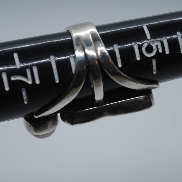 Elegant Silver and Pearl Ring - Picture 5 of 8